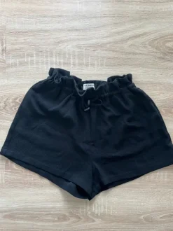 Lockere Shorts von Pull&Bear - Größe M