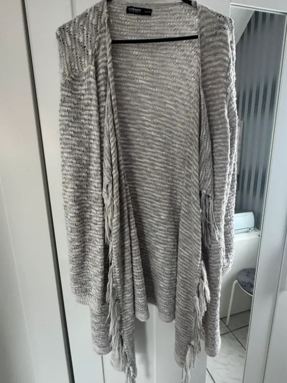 Lockere Strickjacke