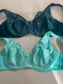 Lot de deux, soutien-gorge.