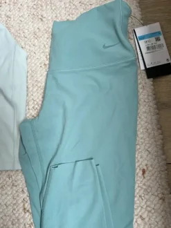 Lot de legging + débardeur / Nike Jordan Dri- fit