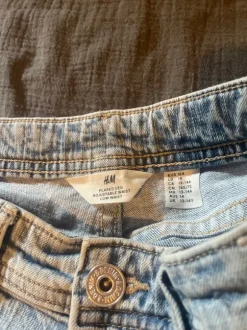 Low waist flared jeans