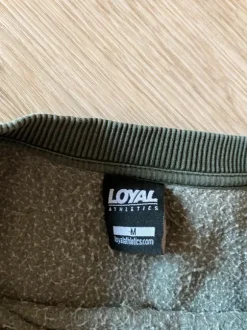 Lässiger Pullover mit Aufdruck