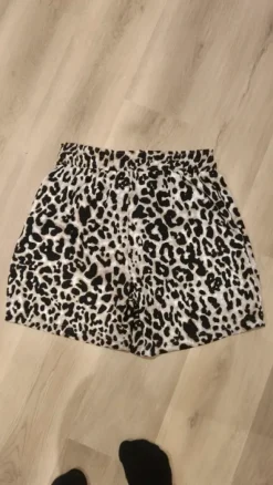 Luftige Leoparden Shorts größe M