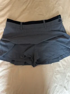 Mini-Rock mit Hose