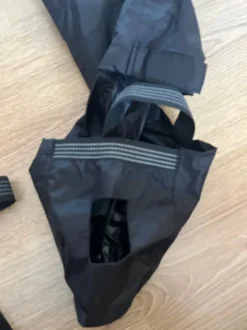 Multifunktionsregenhose mit Beutel und Fußüberziehern