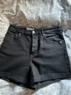 NEUE schwarze Jeansshorts 42