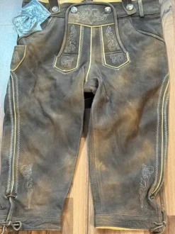 Neue Trachten Lederhose Kniebund Größe 50 aus Rindsleder mit Trägern