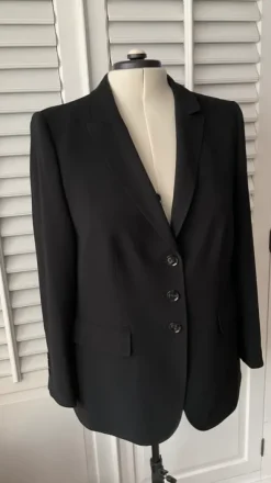 Neuwertiger klassischer Damen Blazer v. Basler Gr. 48 schwarz