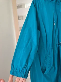 Nieuwe lange turquoise regenjas EU maat 52 54