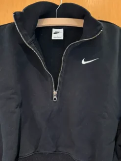 NIKE cropped Pullover • schwarz • S