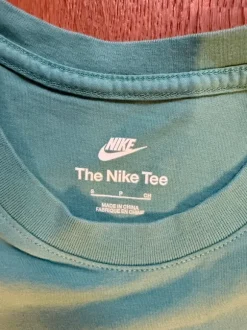 Nike Grafik T-Shirt – Türkis – Front- & Backprint