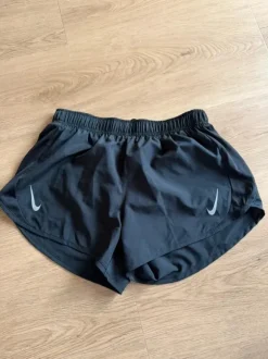 Nike hardloopshort broekje