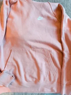 Nike Hoodie in Rosa / Dusty Pi