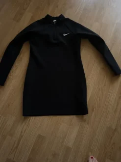 Nike Kleid