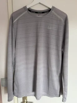 Nike Langarmsportshirt in L