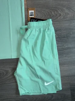 Nike Miller DRI-FIT set maat L mintgroen