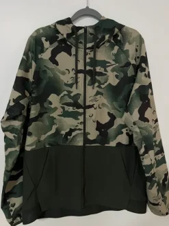 Nike Pro Kapuzenjacke