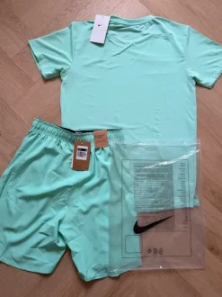 Nike Running Set - Mintgroen - Shirt & Short - Maat: M