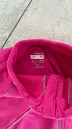 Nike Shirt M zum Wandern, Laufen oder Radfahren