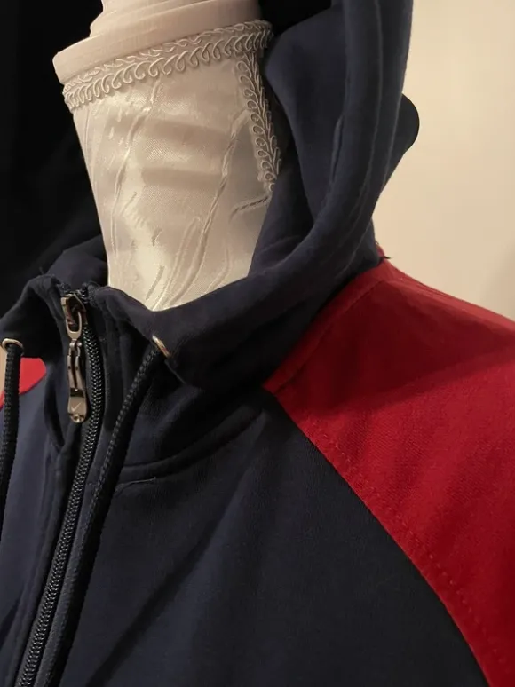 Nike Sportjacke mit Kapuze zu verkaufen