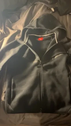 Nike tech flees