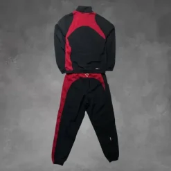 Nike Trainingsanzug Set Vintage – Schwarz & Rot – Top Zustand!