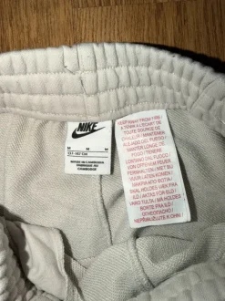 Nike Trainingshose Kinder – Größe M (137–147 cm)