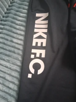 Nike trousers Nike F.C. black size M Dri-Fit