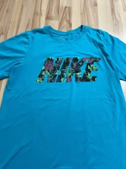 Nike T-shirt in Größe S