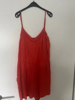 Orangener Jumpsuits