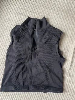 Oysho Sporttop Reißverschluss