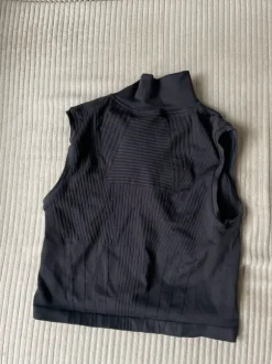 Oysho Sporttop Reißverschluss