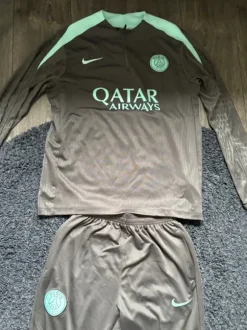 Paris Trainingsanzug