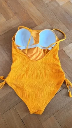 Piha Badeanzug / Body in Orange mit Strukturmuster – Gr. 38/M