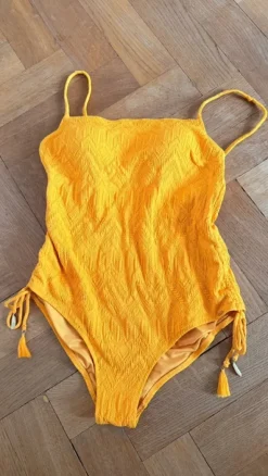 Piha Badeanzug / Body in Orange mit Strukturmuster – Gr. 38/M