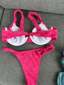 Pinker Bikini