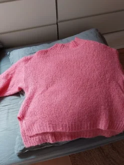 Pinkfarbenen Oversizepulli in Einheitsgröße