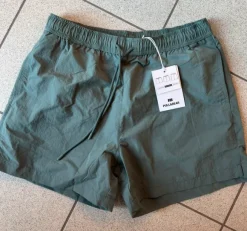 Pull & Bear Badehose/Badeshorts Gr. M. grün, NEU mit Etikett