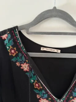Pull & Bear Hippie Boho Ethno Kleid bestickt mit Blumen