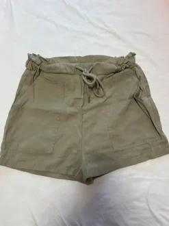 Pull & Bear Shorts mit hohem Bund