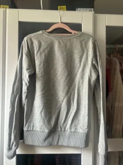 Pullover grau