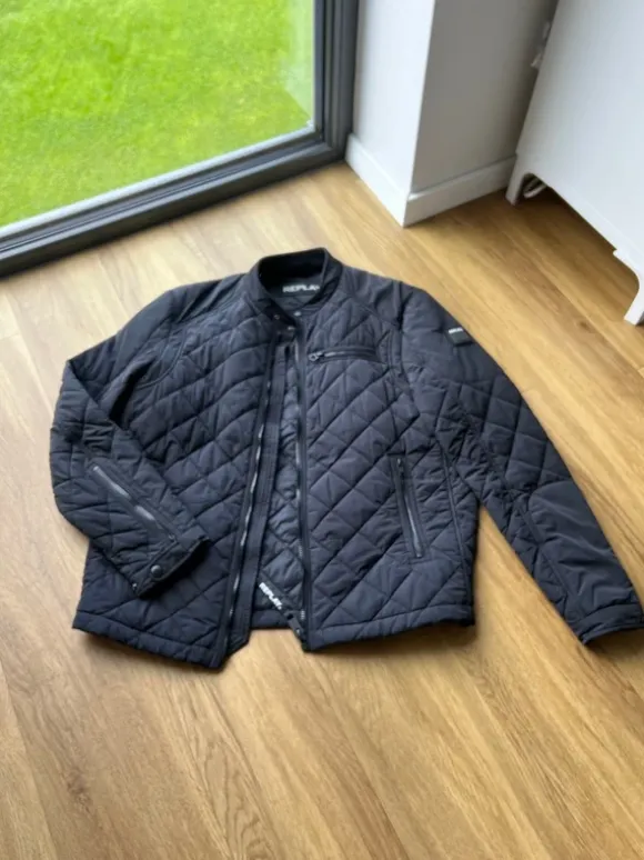 Replay Jacke in der Größe XL Farbe schwarz