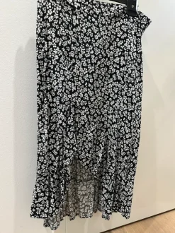Rock Amisu Blumenmuster schwarz weiß Gr 42 M/L Neu nur gewaschen