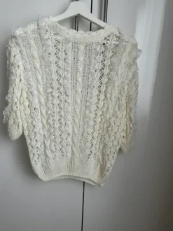 Romantische Strickbluse mit Spitze & 3/4-Ärmeln