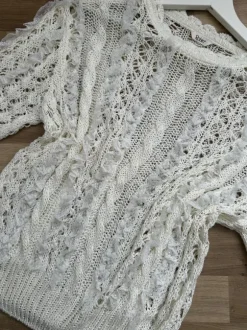 Romantische Strickbluse mit Spitze & 3/4-Ärmeln