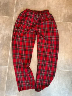 Rote Pyjamahose in Größe S/M