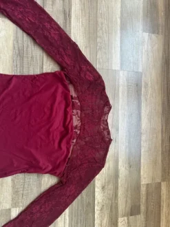Rotes Spitzen langarmshirt schick Bershka gr M weinrot