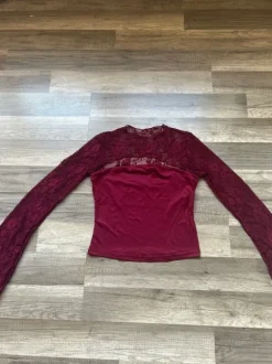 Rotes Spitzen langarmshirt schick Bershka gr M weinrot