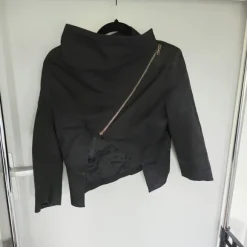 S’ • Asymmetrische Jas • Zwart • Maat 44
