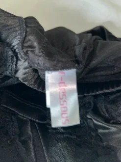 Satinhotpant mit Spitzenrüschen
